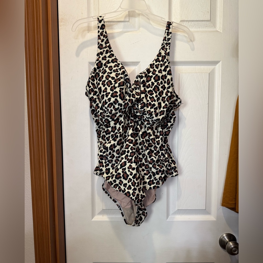 Kona sol leopard print one piece swimsuit